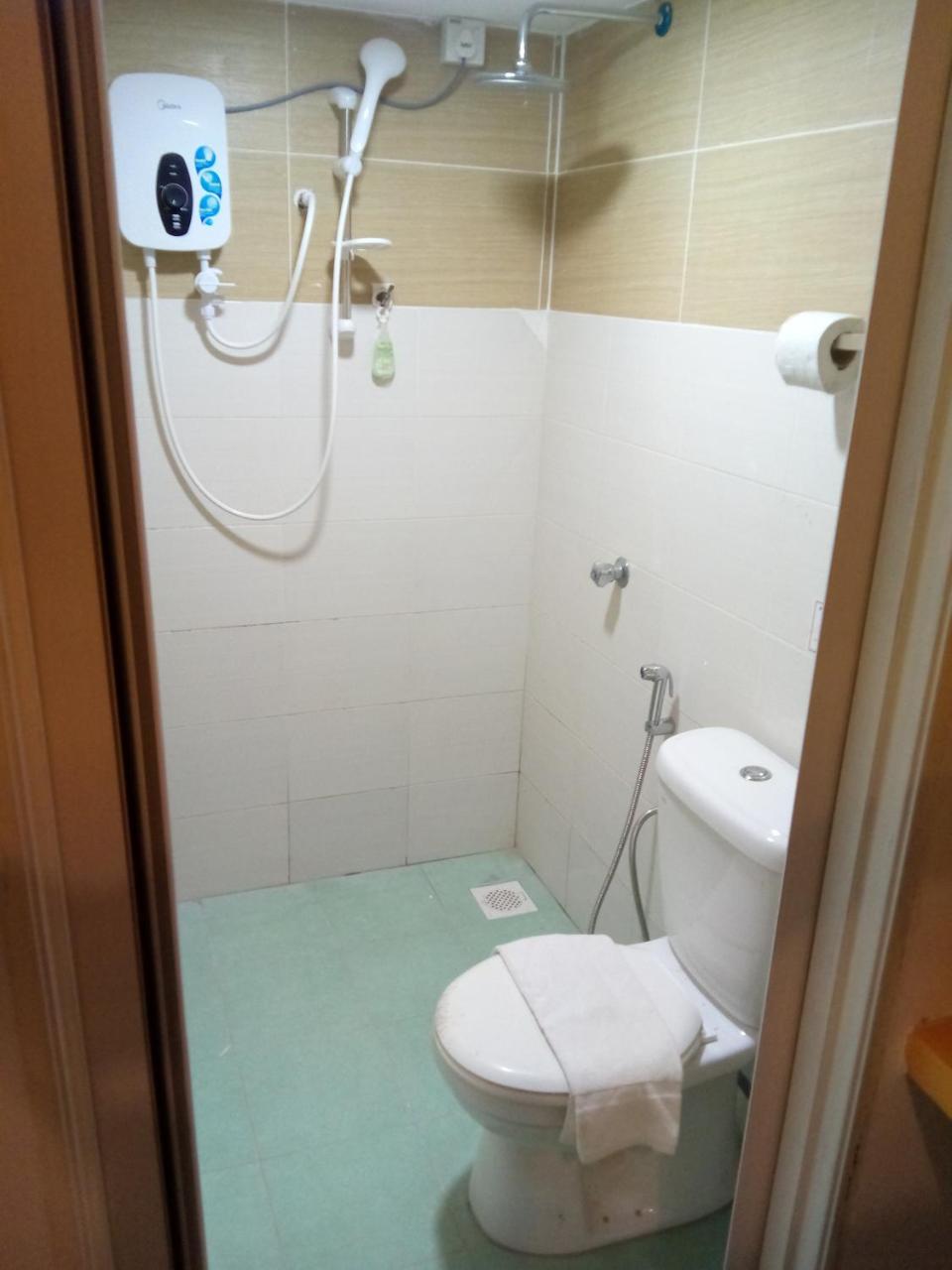 The Serai Cottage Transit Hotel Kampong Gong Badak Exterior foto