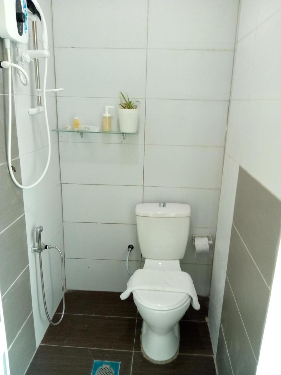The Serai Cottage Transit Hotel Kampong Gong Badak Exterior foto