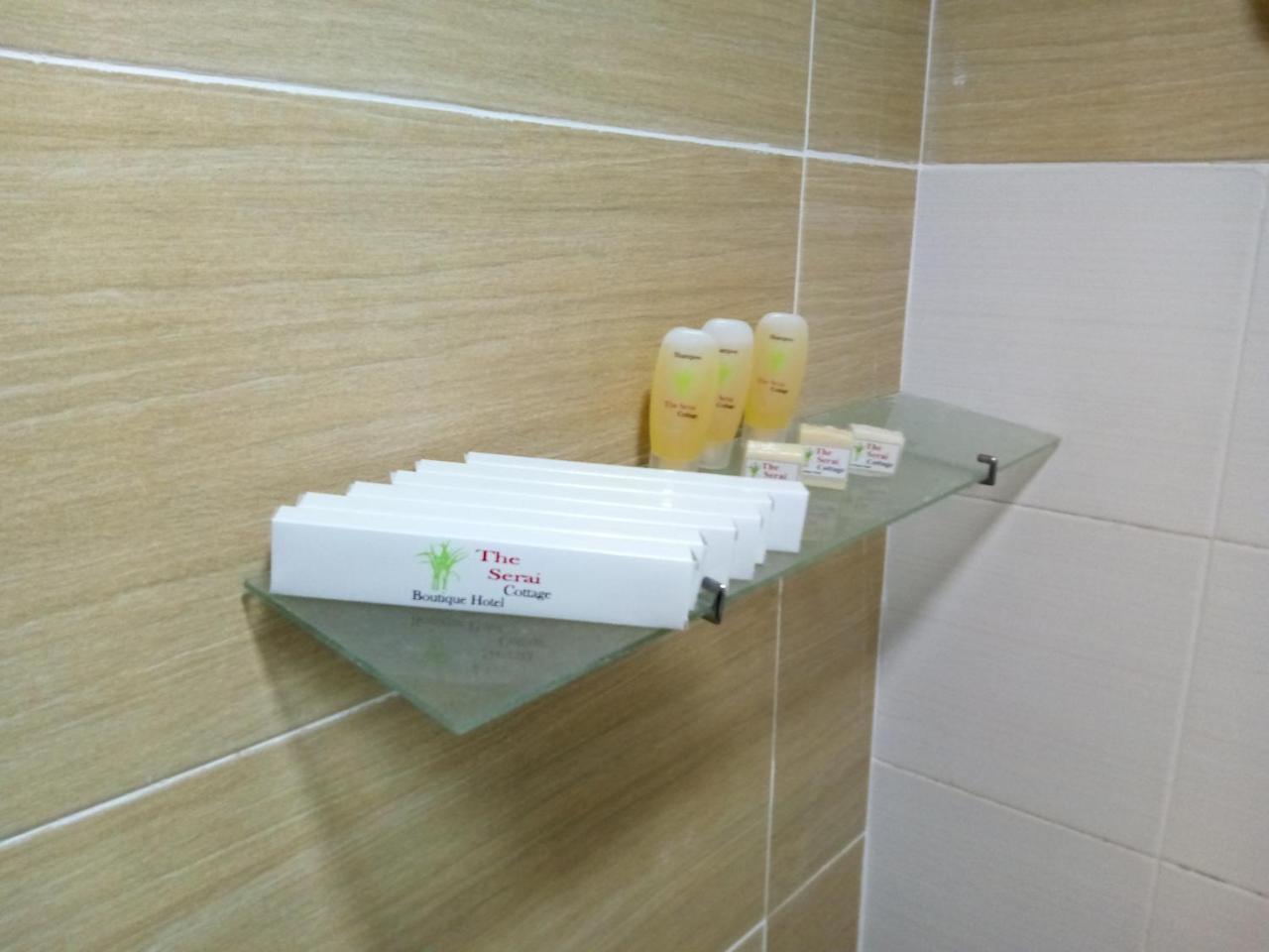 The Serai Cottage Transit Hotel Kampong Gong Badak Exterior foto