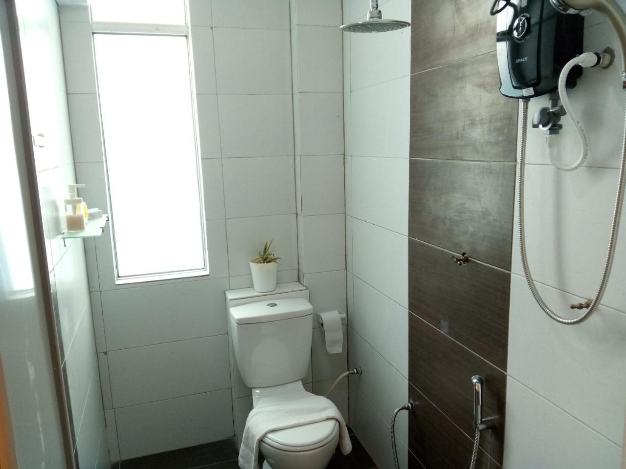 The Serai Cottage Transit Hotel Kampong Gong Badak Exterior foto