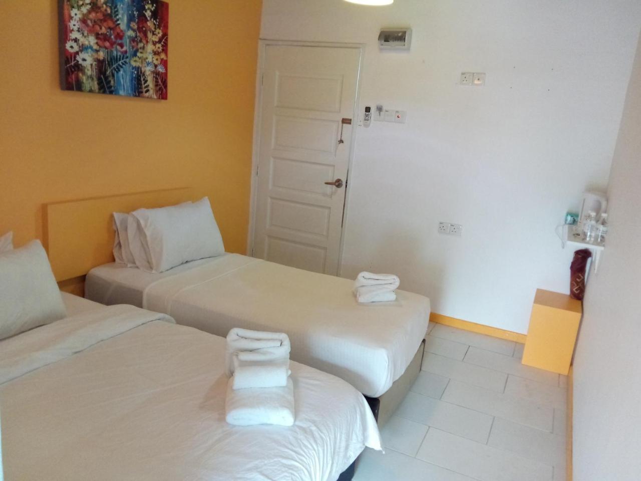 The Serai Cottage Transit Hotel Kampong Gong Badak Exterior foto